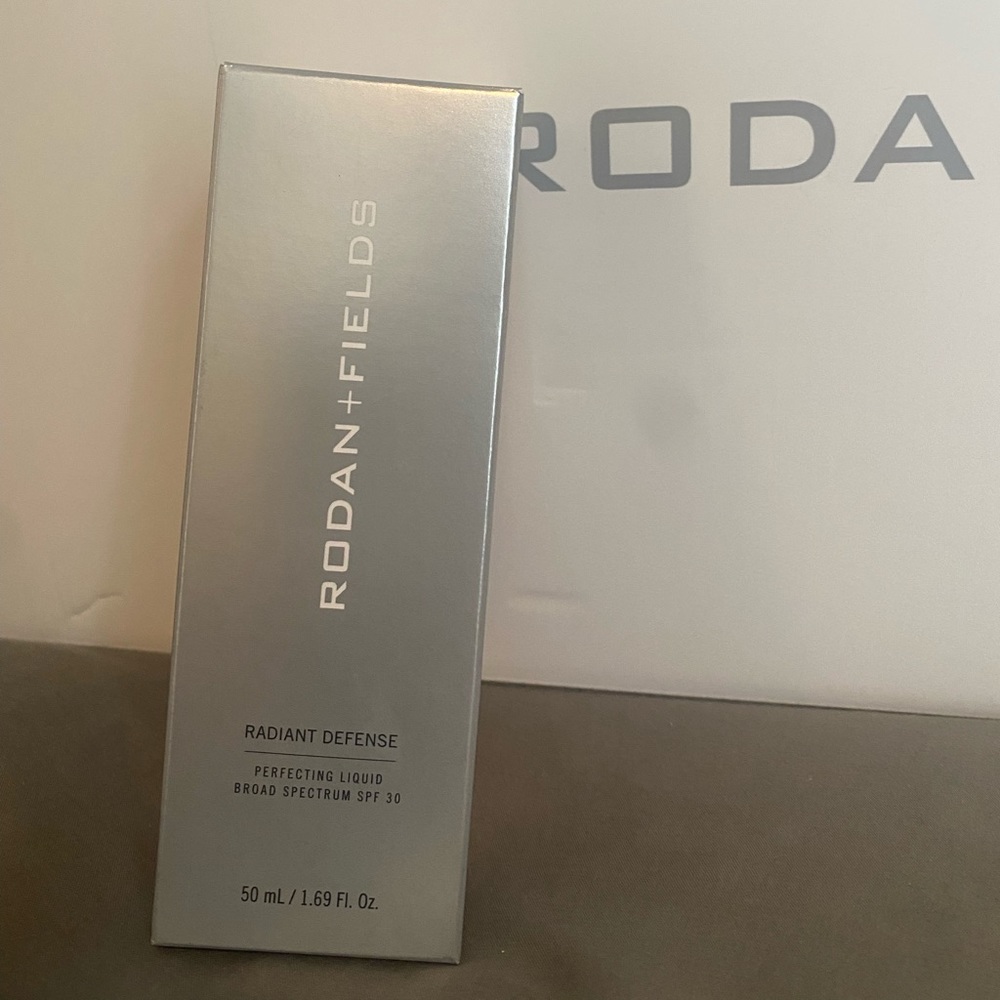 Radiant Defense Perfecting Liquid SPF 30 - Shell